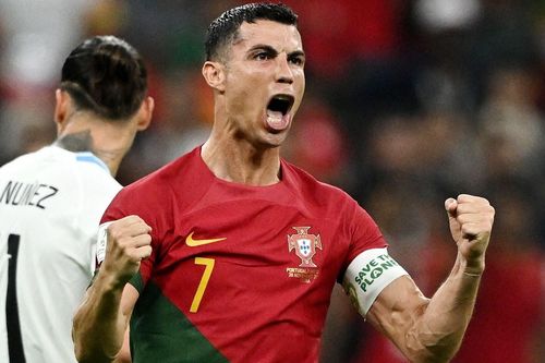 Giám đốc Leipzig chỉ trích đội bóng chi 200 triệu euro cho Ronaldo