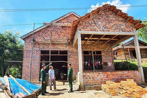 '3 bám, 4 cùng' giữ bình yên nơi biên cương