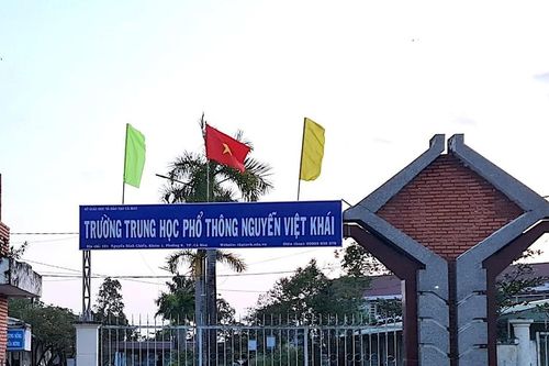 Cà Mau: Học sinh cấp 3 bị chém gần cổng trường