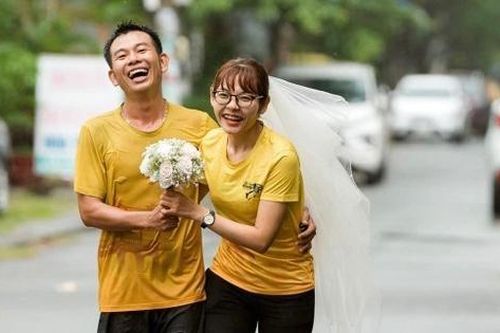 Chàng trai chạy bộ hơn 30 km dưới mưa từ Hội An ra Đà Nẵng cầu hôn bạn gái
