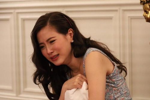 Sinh nhật chồng cũ tôi nhắn tin 'nhớ anh', 3 ngày sau nhận được bưu kiện, mở ra tôi òa khóc