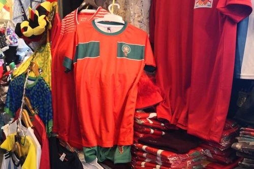 Áo tuyển Morocco cháy hàng tại Qatar