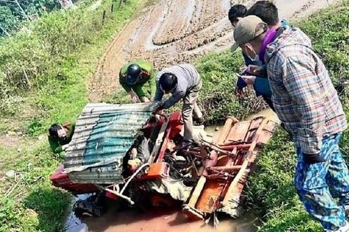 Máy cày rơi xuống mương, một người đàn ông tử vong