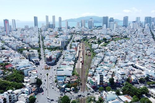 Nha Trang: Gỡ bỏ lệnh cấm xe ô tô trên 29 chỗ để 'cứu' du lịch