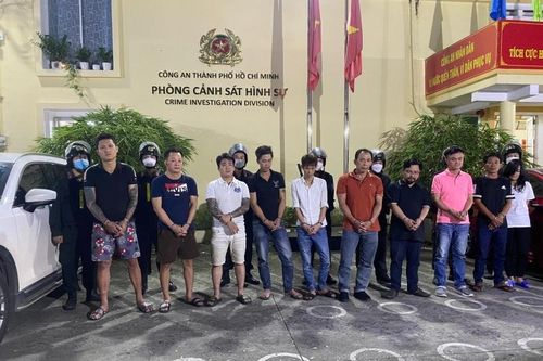 Băng nhóm giang hồ có trang bị súng ngắn, tổ chức cá độ bóng đá