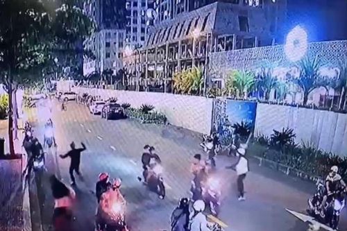 Hàng chục thanh niên 'hỗn chiến' kinh hoàng để giải quyết mâu thuẫn cho bạn gái