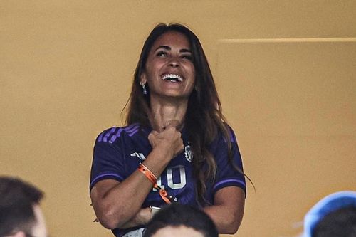 Messi nói về vợ sau khi Argentina vào chung kết: 'Vợ và các con là quan trọng nhất với tôi'