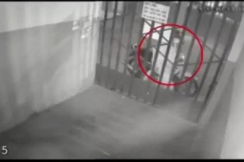 Thích thú khu trọ công nhân tại Bình Dương 3 lần 'mai phục' tóm gọn trộm xe