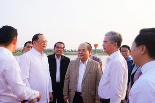 Phó Thủ tướng Lào cùng lãnh đạo UBND TP. Hồ Chí Minh thăm và làm việc tại Van Phuc City