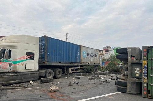 Tai nạn liên hoàn 5 xe ô tô khiến 1 người chết, 2 người bị thương