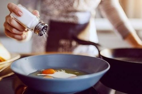 5 lý do bạn cảm thấy thèm ăn muối