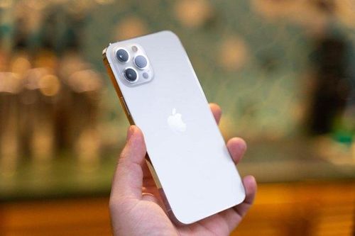 iPhone 12 Pro Max bỗng dưng đắt hàng