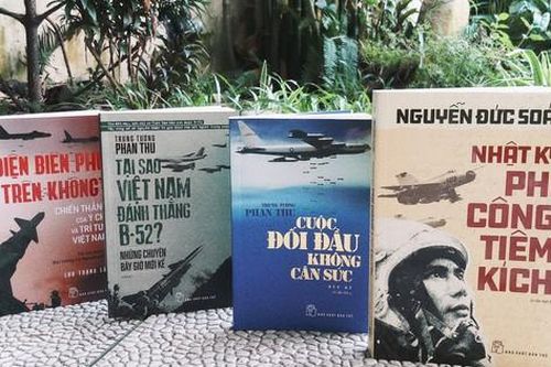 Ra mắt bộ sách kỷ niệm 50 năm chiến thắng 'Hà Nội - Điện Biên Phủ trên không'