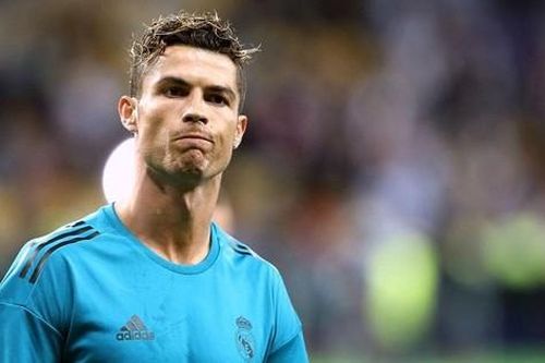 Ronaldo bất ngờ trở lại Real Madrid sau khi xé hợp đồng với MU