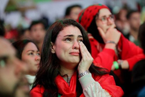 CĐV Maroc đẫm lệ vì đội nhà không thể viết tiếp kỳ tích