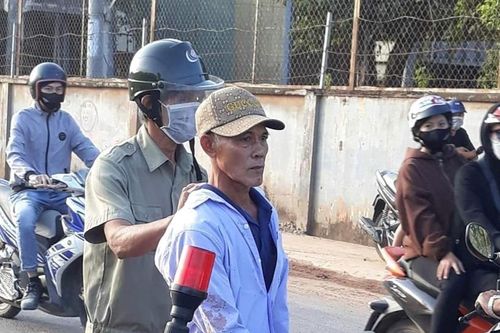 Mâu thuẫn tình cảm, gã đàn ông đâm 'tình địch' cùng bạn gái thương vong