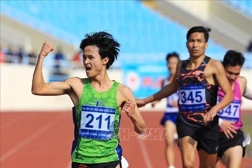 VĐV 22 tuổi của Hà Tĩnh vượt tượng đài Nguyễn Văn Lai, phá kỷ lục điền kinh tồn tại 12 năm