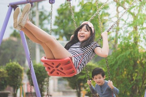 Bé gái 10 tuổi cao 1m53, ba mẹ tự hào nhưng bác sĩ cảnh báo mối nguy trong tương lai