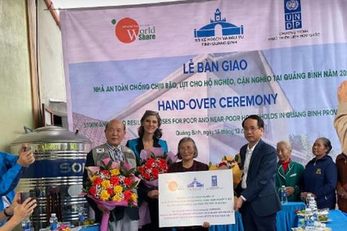 Bàn giao 73 căn nhà an toàn chống bão lụt cho dân nghèo Quảng Bình