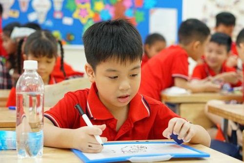 Tin 15/12: Thông tin mới vụ phó giám đốc chi nhánh ngân hàng bỗng dưng 'mất tích'; vì sao Hà Nội dự kiến cho học sinh nghỉ Tết Nguyên đán 8 ngày?