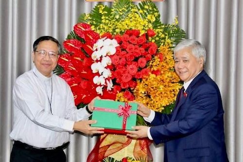 Chủ tịch Đỗ Văn Chiến thăm, chúc mừng Giáng sinh Tòa Giám mục Giáo phận Phan Thiết