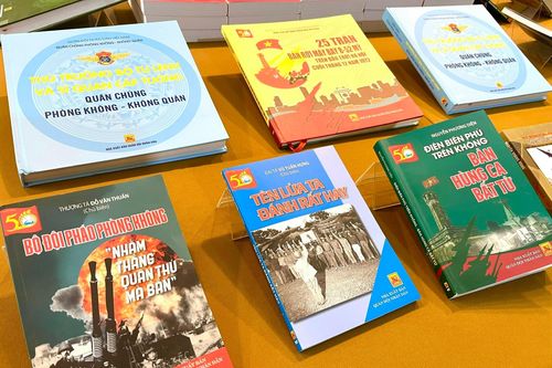 Bộ sách kỷ niệm 50 năm chiến thắng Hà Nội - Điện Biên Phủ trên không