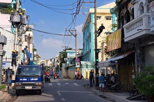 Bầu trời TP Hồ Chí Minh đã bớt dần những 'ổ nhện' trên cao