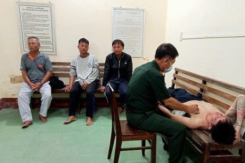 Bình Thuận: 4 ngư dân trên tàu cá bị chìm được cứu vớt