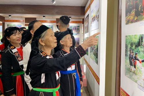 Khai mạc triển lãm ảnh về văn hóa các dân tộc thiểu số