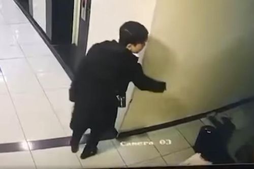 Tin 16/12: Bé 3 tuổi tăng cân bất thường, nặng 25 kg; nam thanh niên hành hung trẻ em do 'đè nút đóng cửa thang máy' gây bức xúc