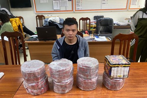 Nam thanh niên mua 9,5 kg pháo nổ