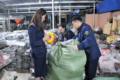 Thái Nguyên: Tịch thu gần 6.000 sản phẩm quần áo không có hóa đơn chứng từ