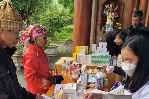 Khám và cấp phát thuốc miễn phí hơn 200 người dân ở Nam Đàn