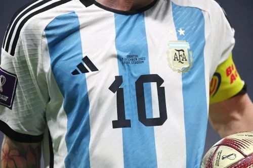 Món quà ngay cả 'bại tướng' của Messi cũng khao khát