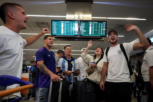 CĐV Argentina đổ xô đến Doha