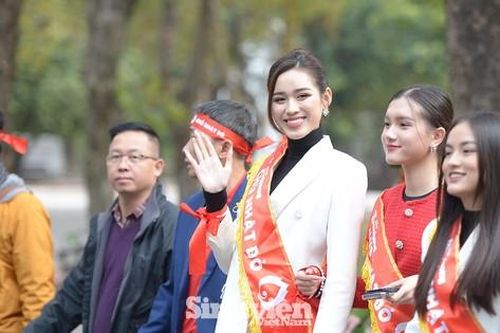 Hoa hậu Đỗ Thị Hà cùng nhiều nghệ sĩ đồng hành với Chủ nhật Đỏ