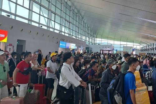 Hàng nghìn khách du lịch mắc kẹt ở Phú Quốc
