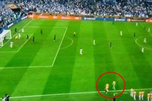 Bàn thắng của Messi trong hiệp phụ là không hợp lệ vì Argentina đã vi phạm một quy định?