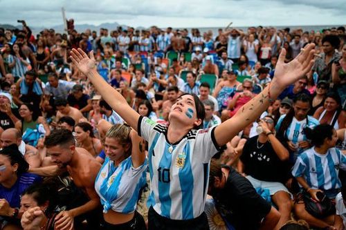 Người Argentina òa khóc với chiến thắng của đội nhà