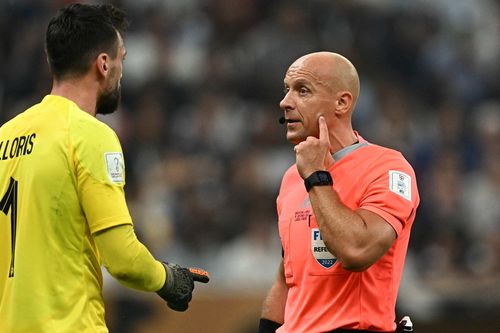 Vì sao trọng tài cho Argentina quả phạt đền?