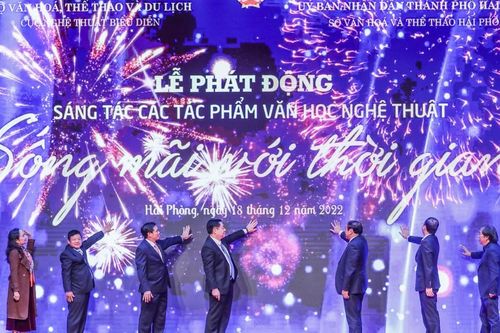 Đi sâu vào thực tiễn sinh động để sáng tạo nên những tác phẩm có thể 'Sống mãi với thời gian'