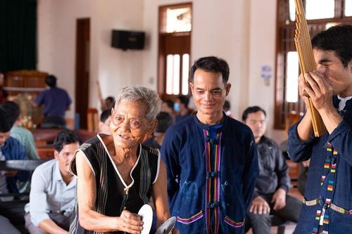 Lớp học 'níu giữ' nét đẹp văn hóa truyền thống của người Vân Kiều, Pa Kô