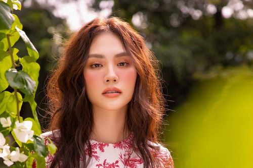 Những thiết kế thanh lịch của NTK Lê Thanh Hòa dịp đầu năm mới