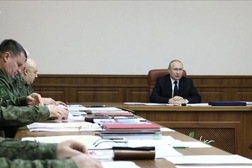 Ảnh ấn tượng tuần (12-18/12): Tổng thống Nga Putin bàn tương lai chiến dịch ở Ukraine, Đức nói về 'ngày tốt lành', du khách Việt mặc Hanbok ở Hàn Quốc