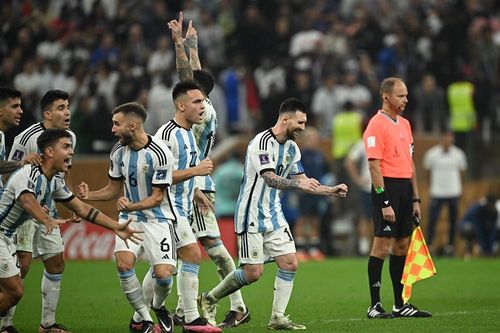 Khoảnh khắc Messi vỡ òa cảm xúc khi lần đầu vô địch World Cup