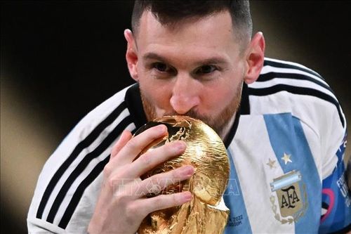 WORLD CUP 2022: Messi giành danh hiệu Quả bóng Vàng