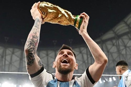 Messi: 'Vô địch World Cup là nhờ tập thể, tôi may mắn có mọi danh hiệu'