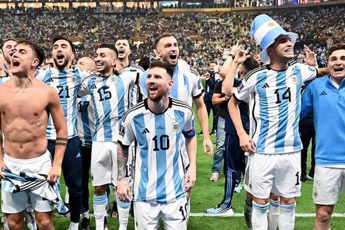 Messi và hành động đẹp nhất World Cup 2022: Thiên tài biết 'lấy đức phục nhân'
