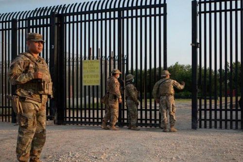 Mỹ: Bang Texas triển khai trên 400 binh sĩ tới khu vực biên giới