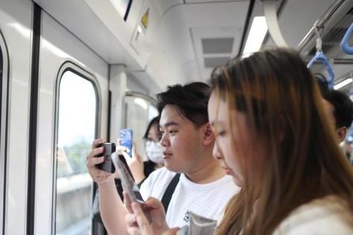 TP.HCM: Tàu metro Bến Thành - Suối Tiên lăn bánh chạy thử nghiệm qua 5 nhà ga trên cao